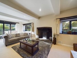 Lounge- click for photo gallery